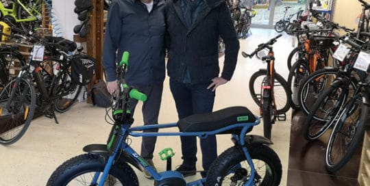 Joachim Mayer vom Rad & E-Bike Center Leonberg mit Thomas Issler